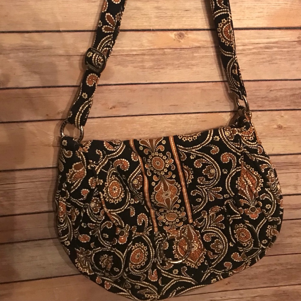 Vera Bradley bag with zipper top.